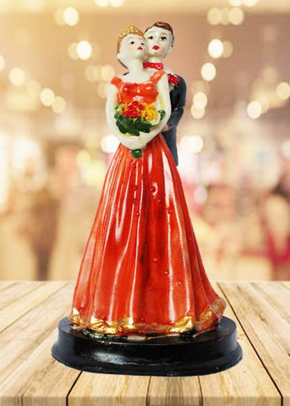 Loving Married Couple Statue Showpiece