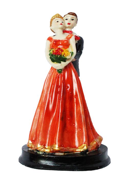 Loving Married Couple Statue Showpiece